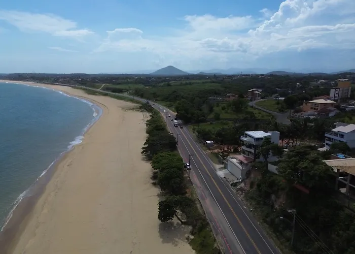 Ipe Amarelo - Frente Ao Mar Na Praia De Meaipe, Guarapari