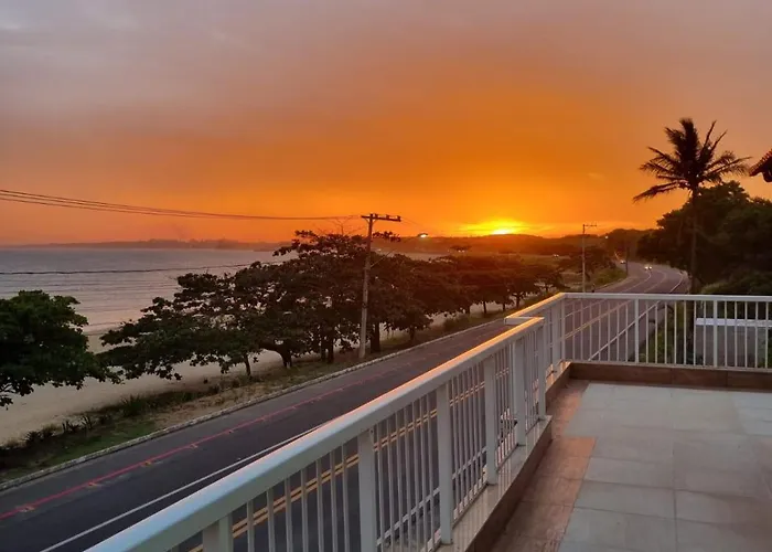 Ipe Amarelo - Frente Ao Mar Na Praia De Meaipe, Guarapari