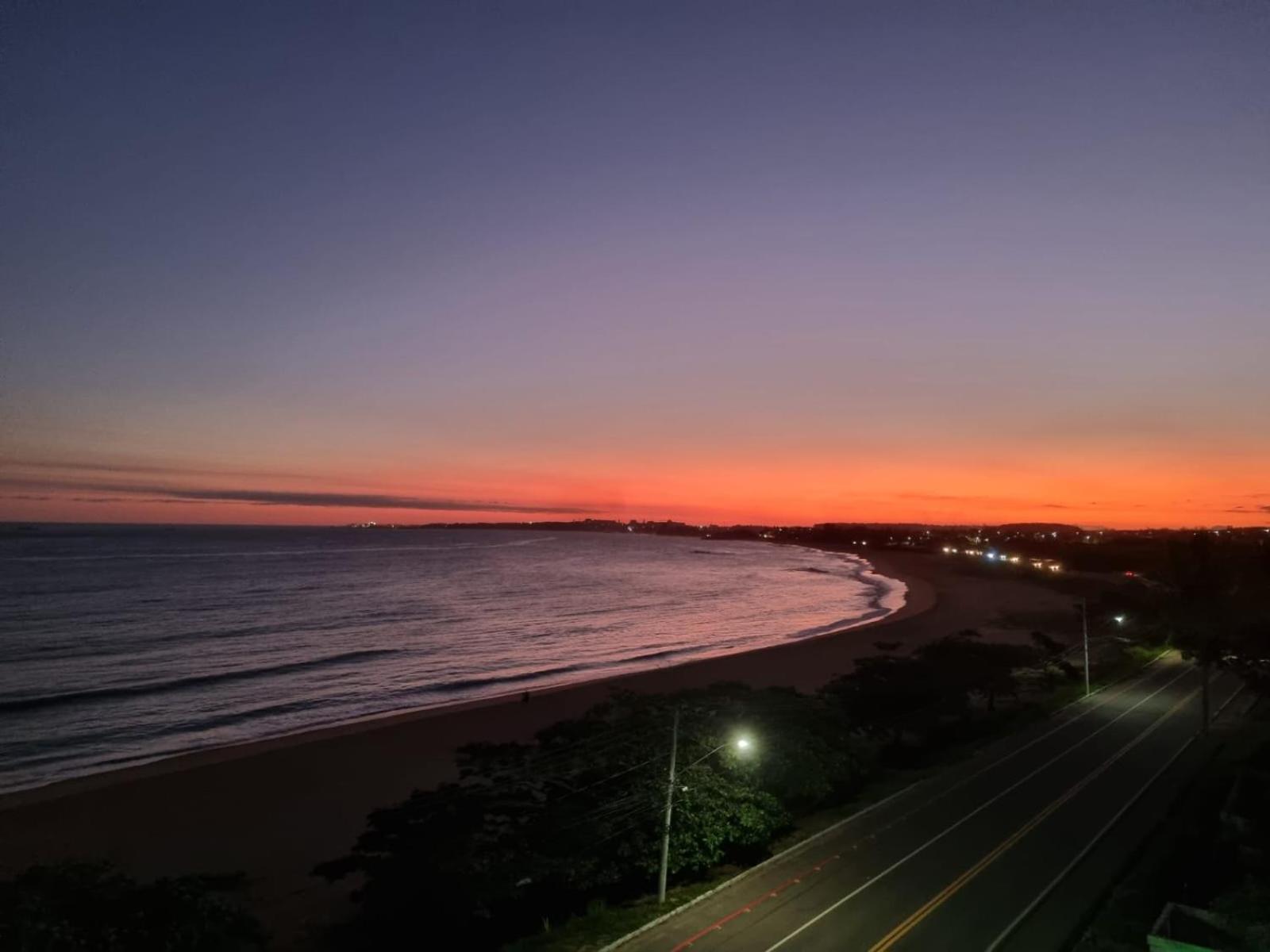 Ipe Amarelo - Frente Ao Mar Na De Meaipe, * Guarapari